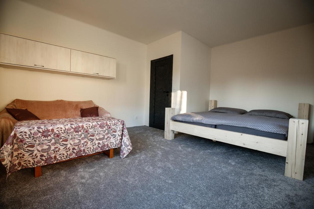 Apartman Devade Se Dvema Loznicemi A Wifi Pripojenim Trutnov Extérieur photo